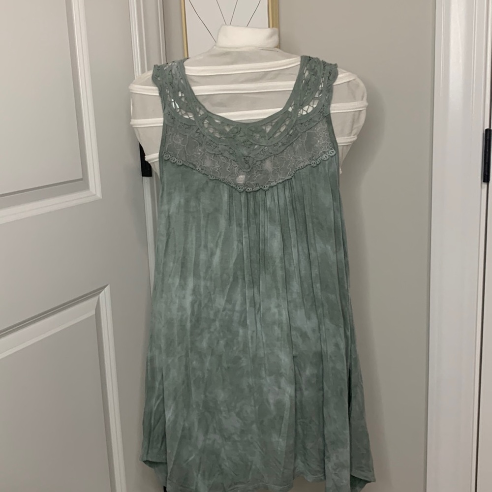 Long Tank Top with lace.